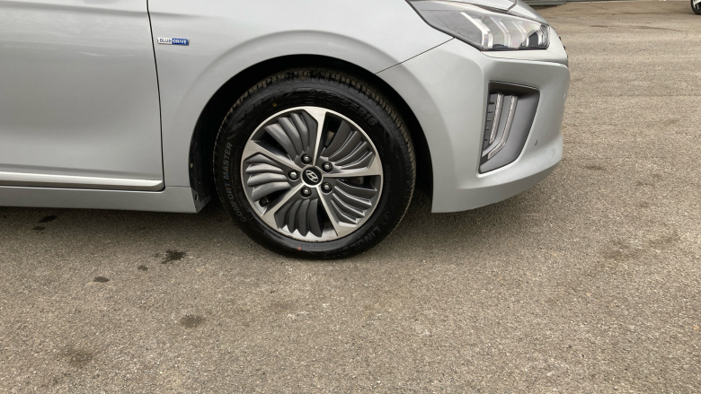 Hyundai IONIQ 1.6 GDi Plug-in Hybrid Premium SE 5dr DCT Hatchback